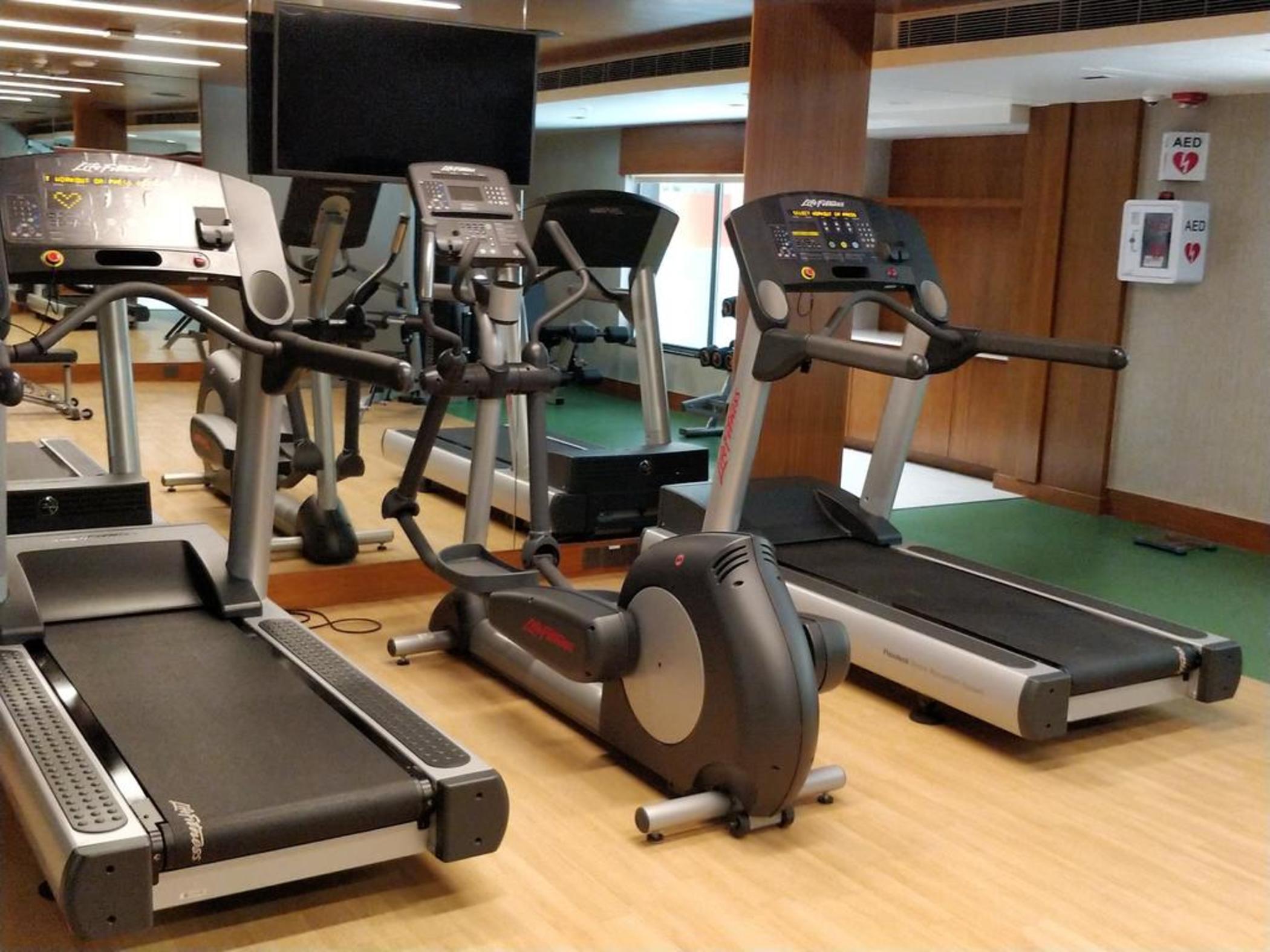 Hyatt Place Hyderabad Banjara Hills Екстер'єр фото Elliptical trainer (right)
