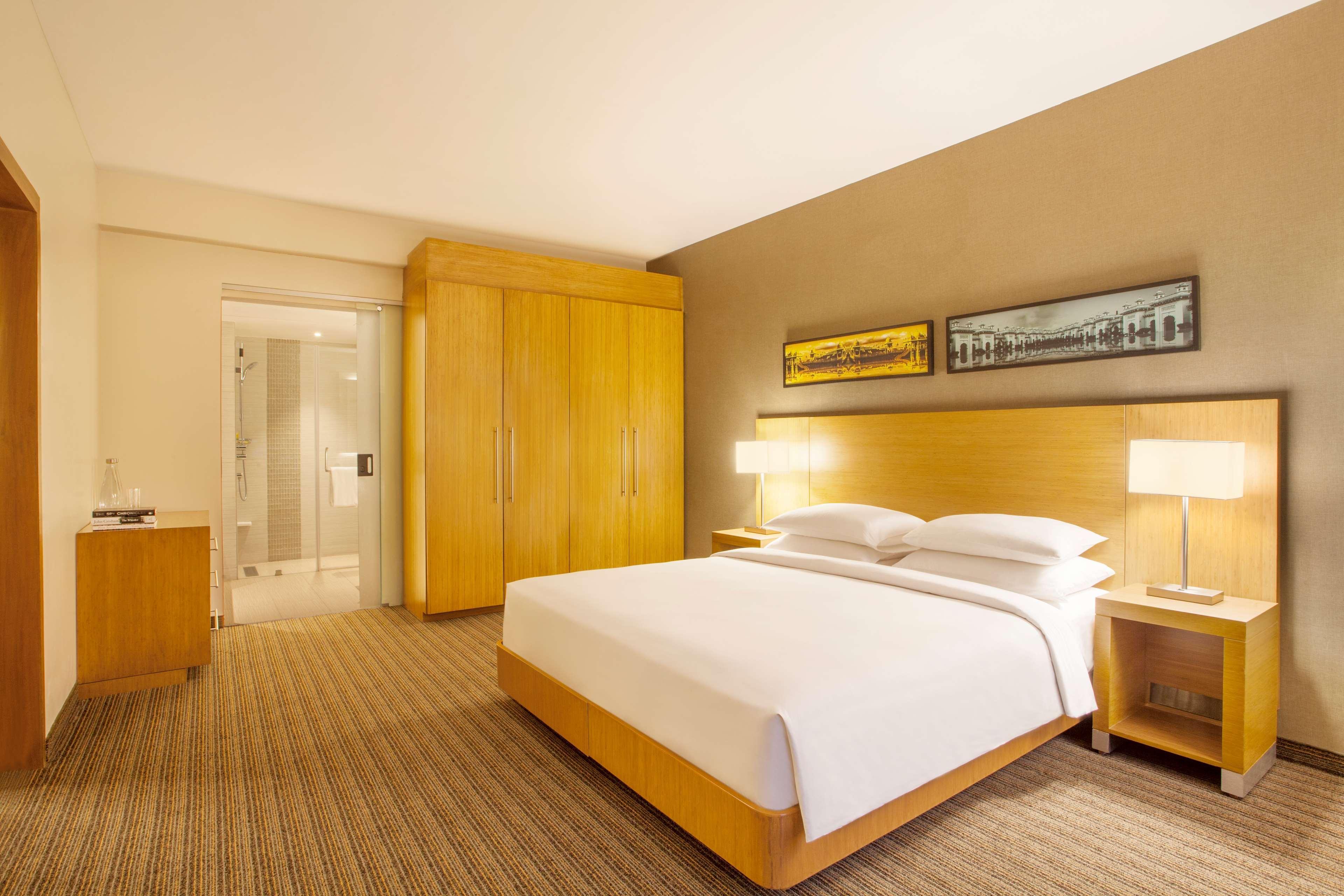 Hyatt Place Hyderabad Banjara Hills Екстер'єр фото A bedroom at the hotel