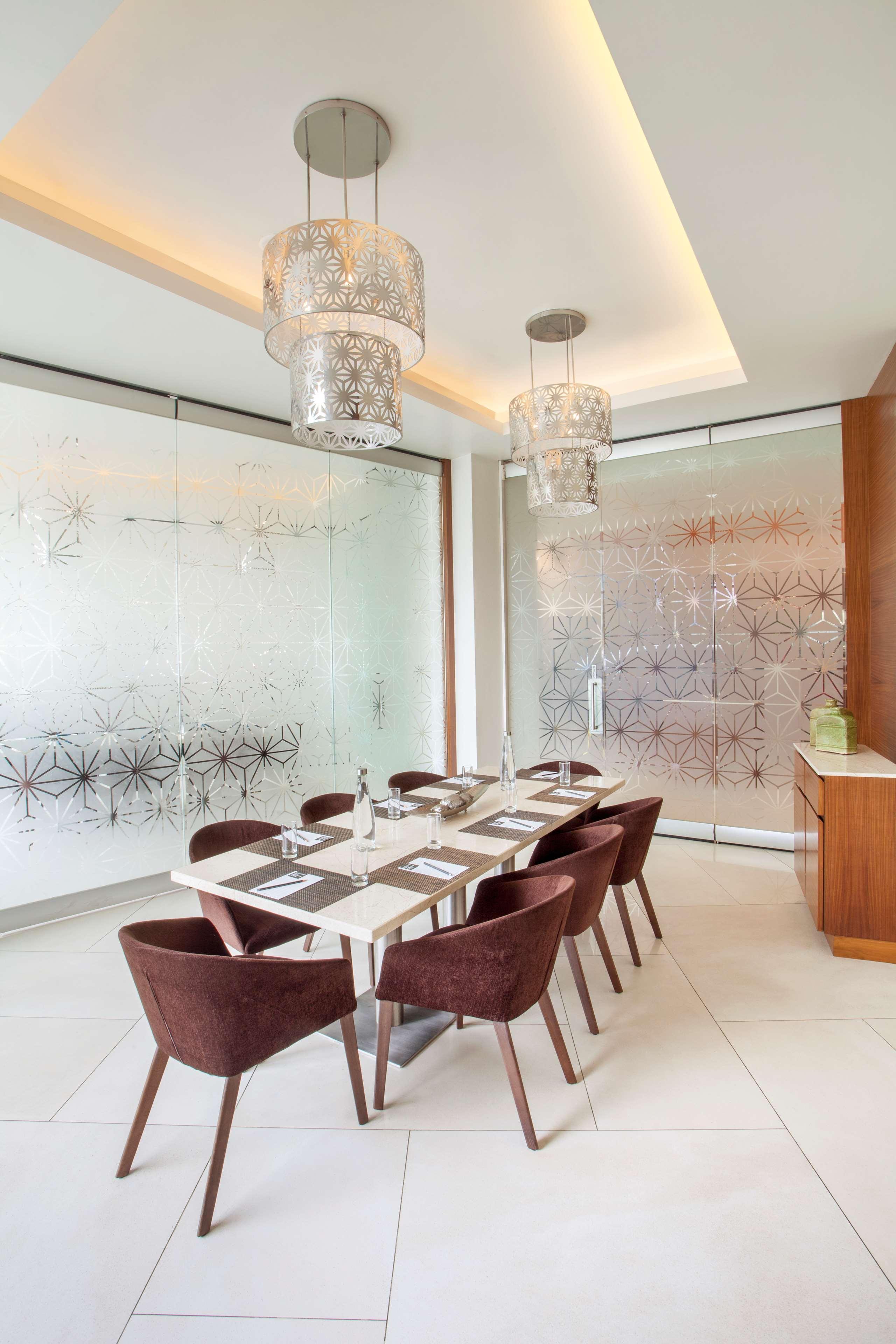 Hyatt Place Hyderabad Banjara Hills Екстер'єр фото A private dining room at the restaurant