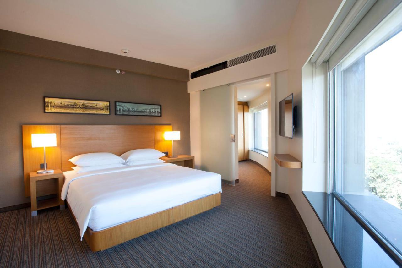 Hyatt Place Hyderabad Banjara Hills Екстер'єр фото A bedroom at the hotel